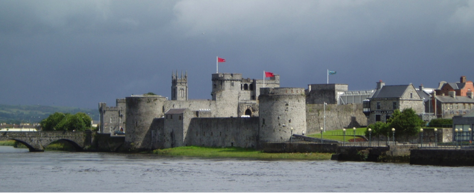 Le King John's Castle de la ville de Limerick, fondé sous les ordres du roi John Lackland au XIIIème siècle
